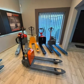 Electric Pallet Truck 1500 kg ET159