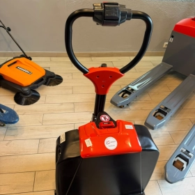F4 ELECTRIC PALLET TRUCK 1500KG