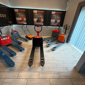 F4 ELECTRIC PALLET TRUCK 1500KG