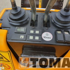 JCB 8008